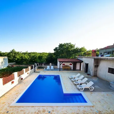 In Slivnica With Private Pool 아파트 *